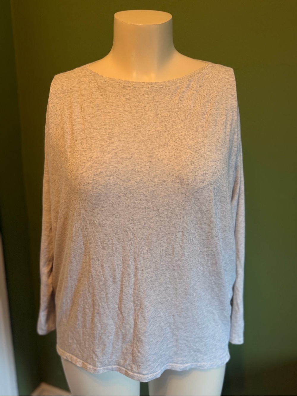 Lululemon Women’s Light Heathered Gray Long Sleeve Boatneck Top